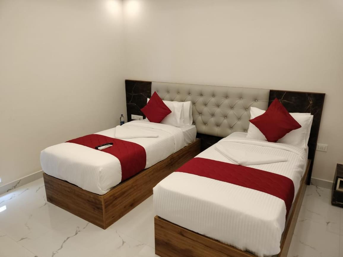 Attibele Mayuri Residency Hotel מראה חיצוני תמונה